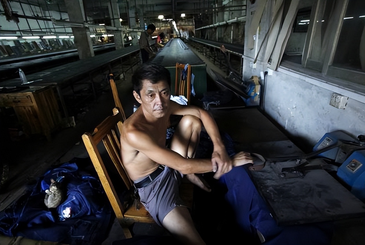 央视曝光市场“夺命毒衣服”，致癌物超标20多倍！可别再乱买了