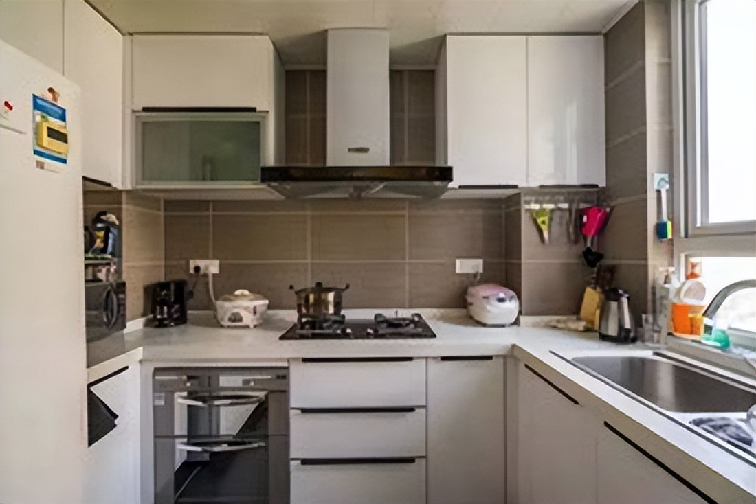 厨房天花板漏水是楼上原因吗,厨房天花板线管漏水是什么原因