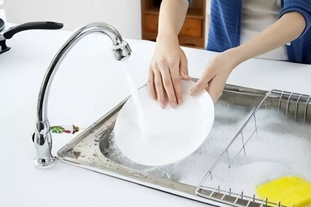 洗洁精是害人精这种说法对吗,洗洁精残留致癌真相揭晓