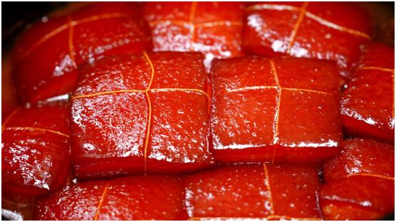 杭州一家人聚餐喝50年茅台,北京一家人吃饭喝酒视频