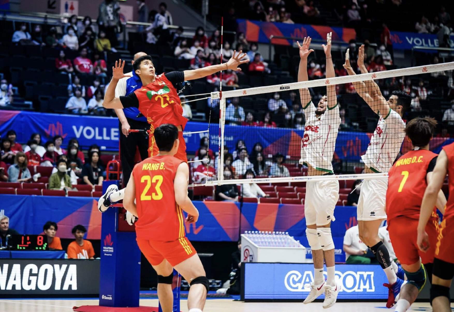 中国足球队对伊朗战绩比分,亚洲杯中国队对伊朗队比赛时刻