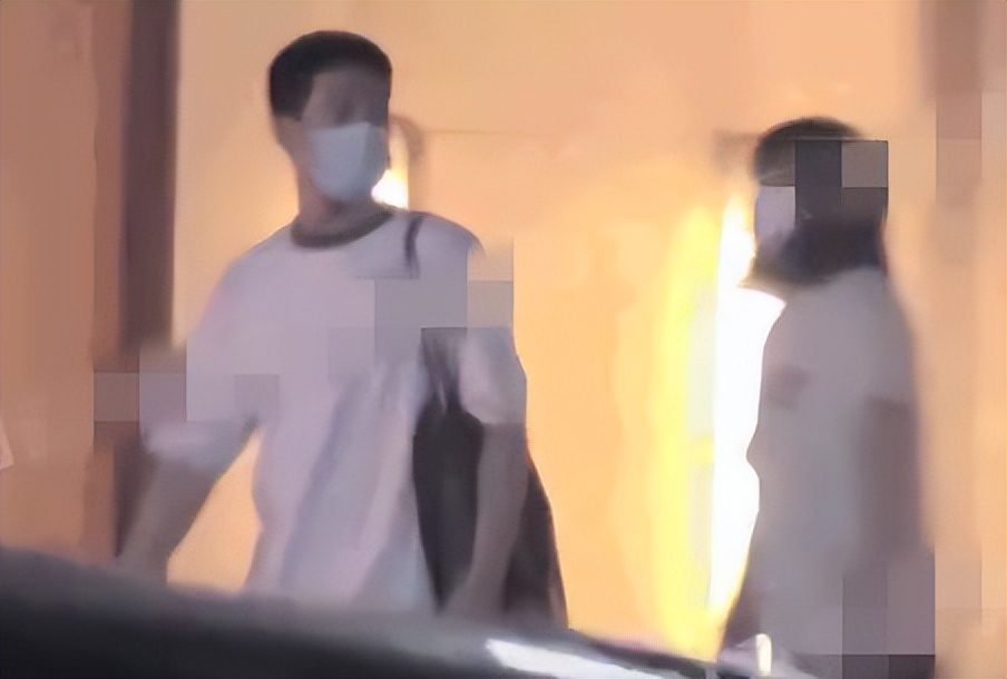 井柏然刘雯牵手甜蜜出街杨丞琳李荣浩聚会好开心