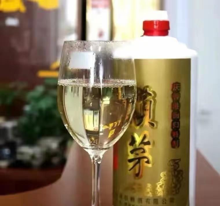 庆香港回归特制赖茅酒多少钱一瓶,香港回归赖茅酒1公斤装值多少钱