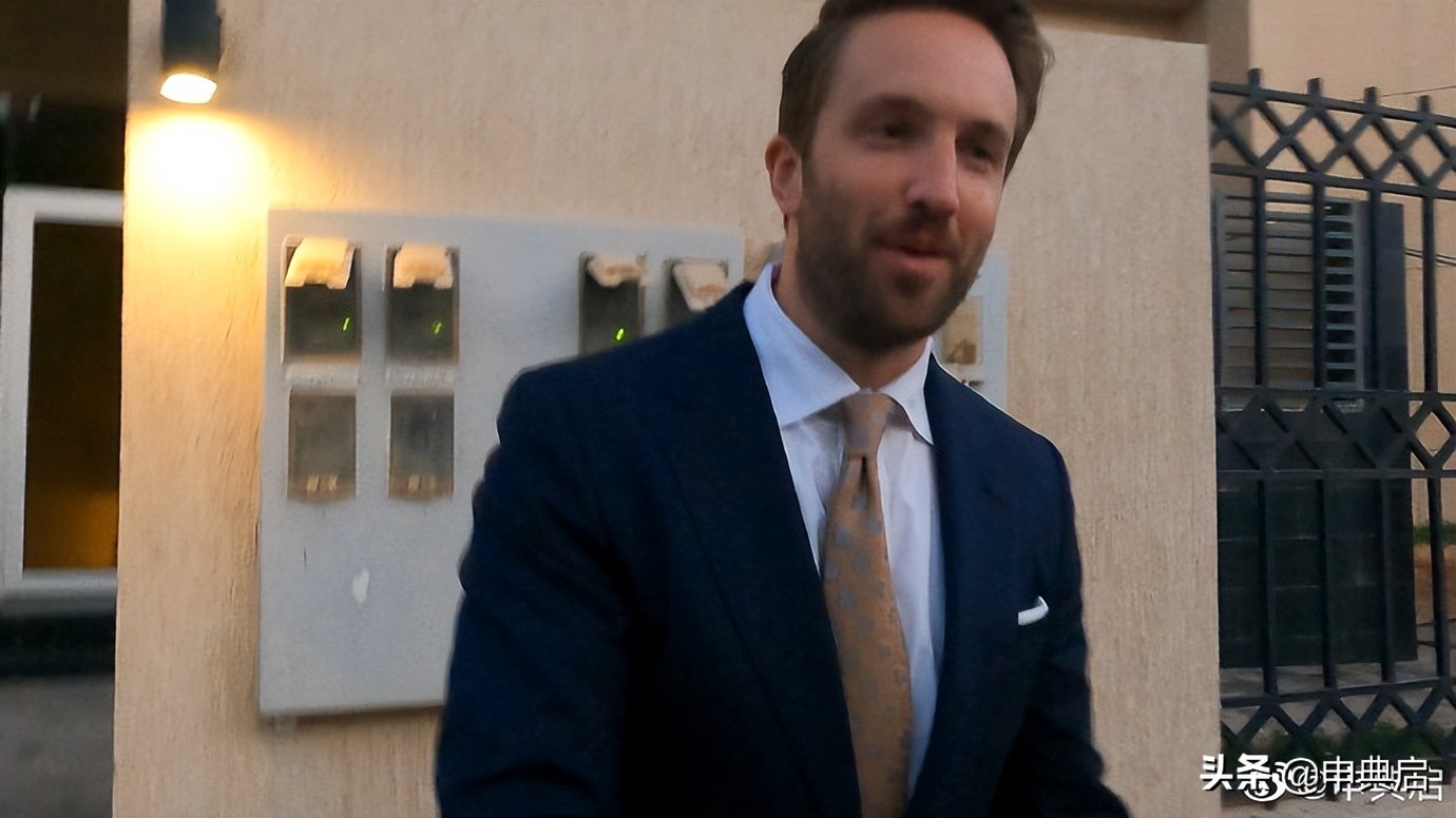 在沙特的精英白人汤姆斯，讲究到回家换三套衣服，入乡随俗也封斋