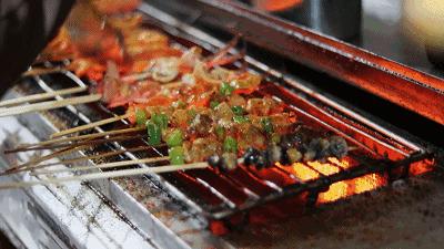 12条时髦老街，长满晒太阳的成都人