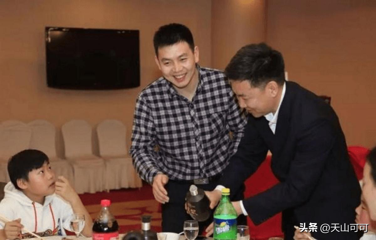 饭局领导让买烟什么意思,酒桌上朋友叫你出去买烟怎么办