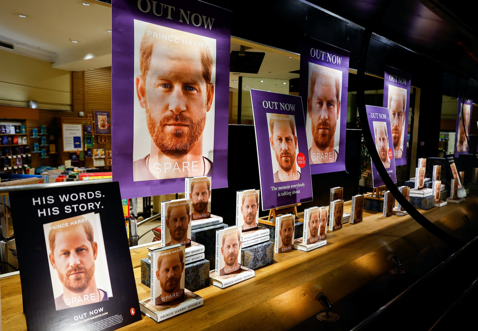 “背叛者”:哈里,撕下了英王室最后的虚伪面具?