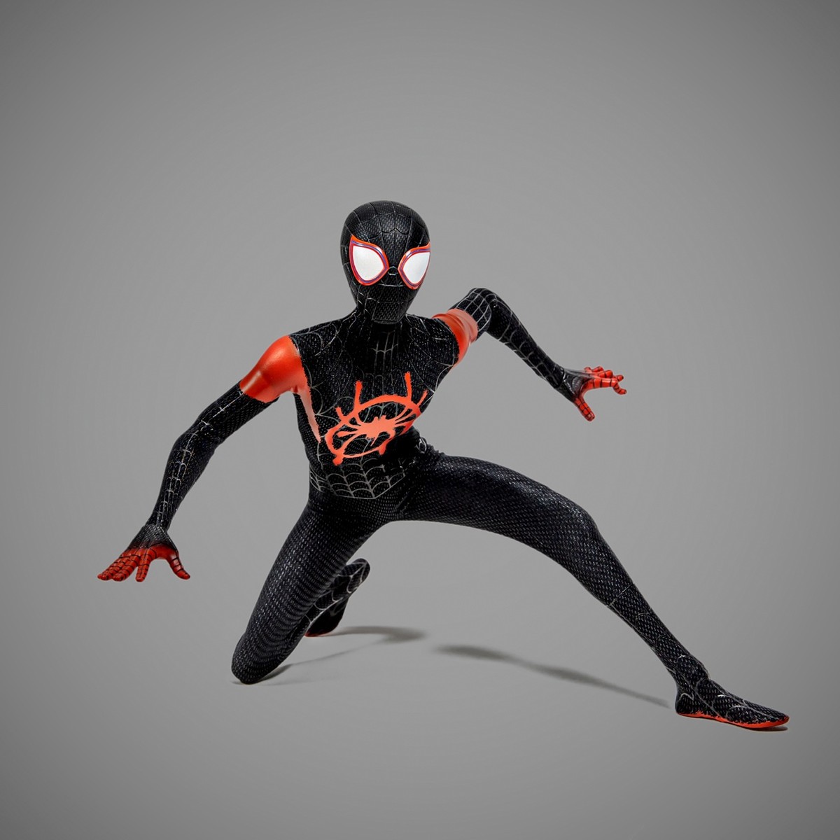 3头雕2套衣服，这个小黑蛛太好玩了：HotToys平行宇宙版迈尔斯