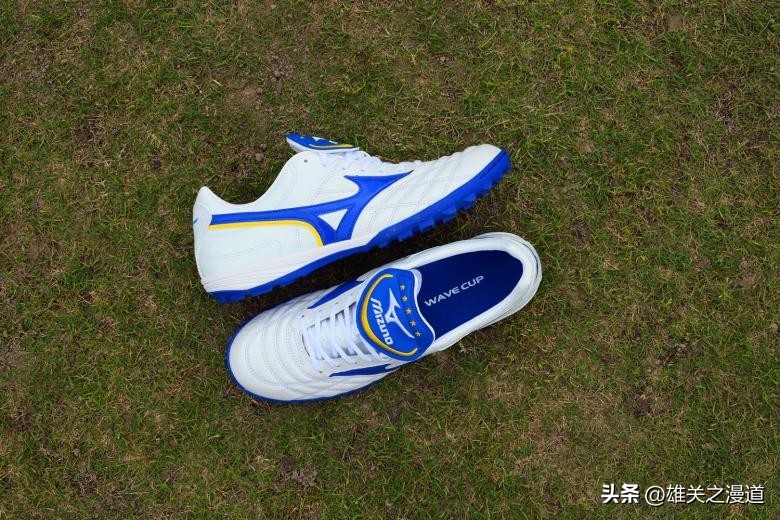 夏季重温2002世界杯的荣光，美津浓MIZUNOWAVECUPLEGENDAS足球鞋