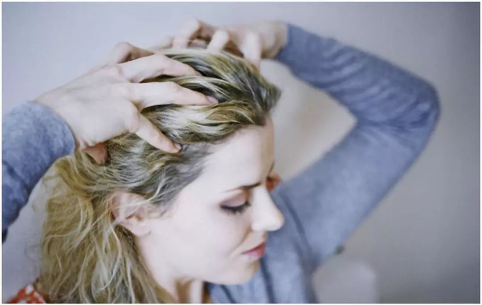 人体缺少哪种维生素会白头发,人体缺什么维生素会长白发