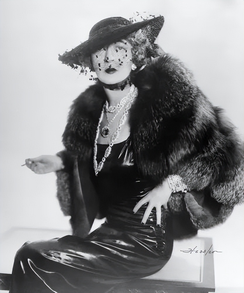 裸死街头，尸骨不全，戴过这颗3亿美金钻石的人最后有多惨