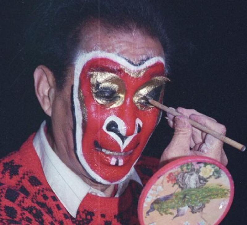 六小龄童抬棺,六小龄童去守墓了吗