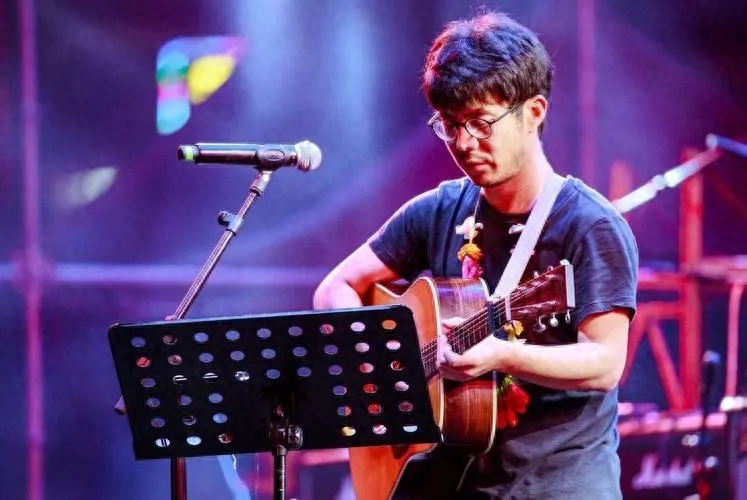 央视一姐王小丫的视频,央视主持人王小丫2000年身体状况