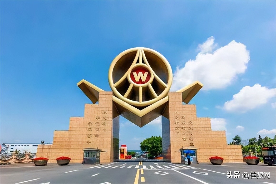 五粮液业绩超预期,五粮液收入破千亿新闻