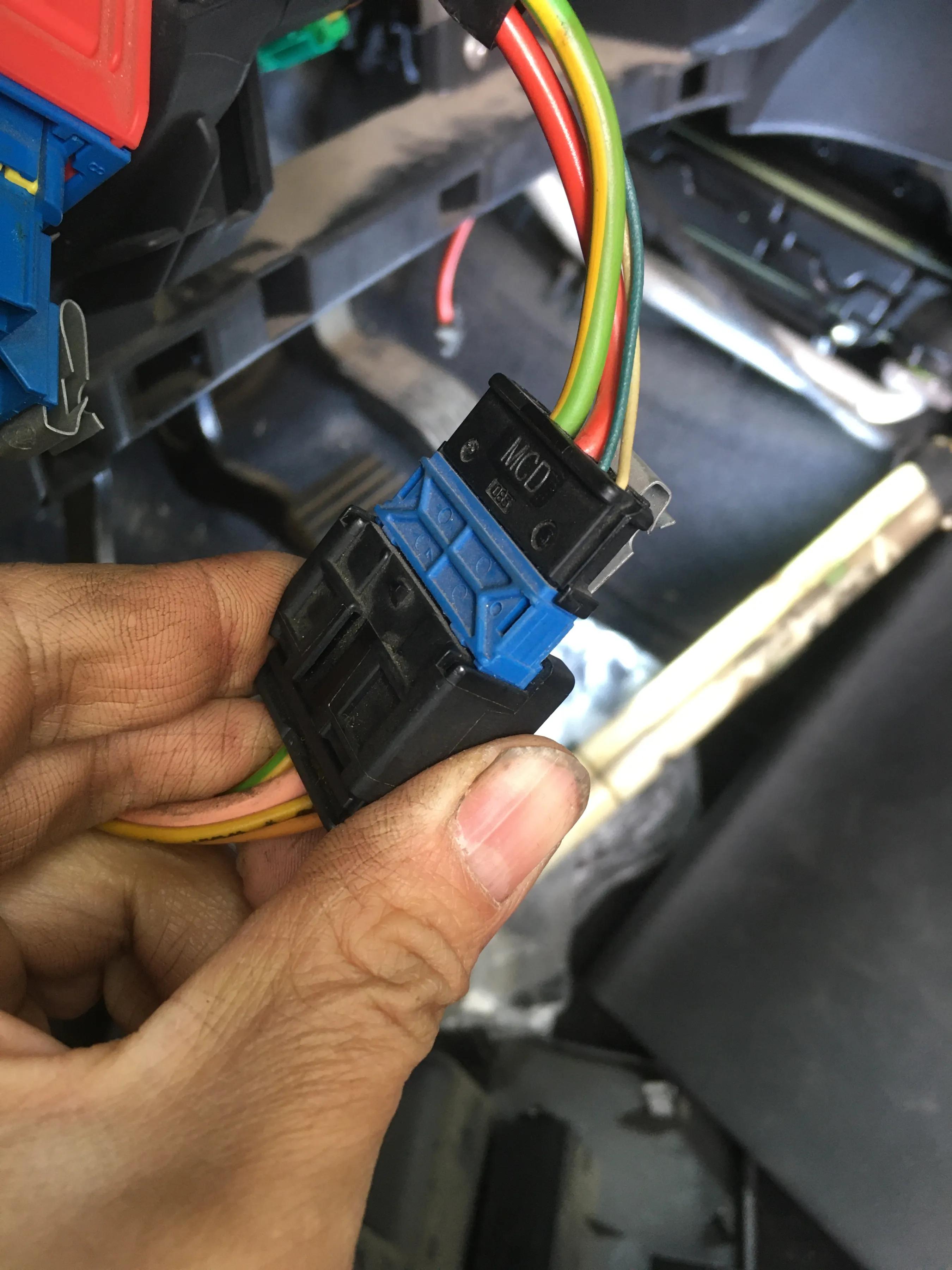 2013年标致408空调泵不工作,标致408鼓风机转但不出风