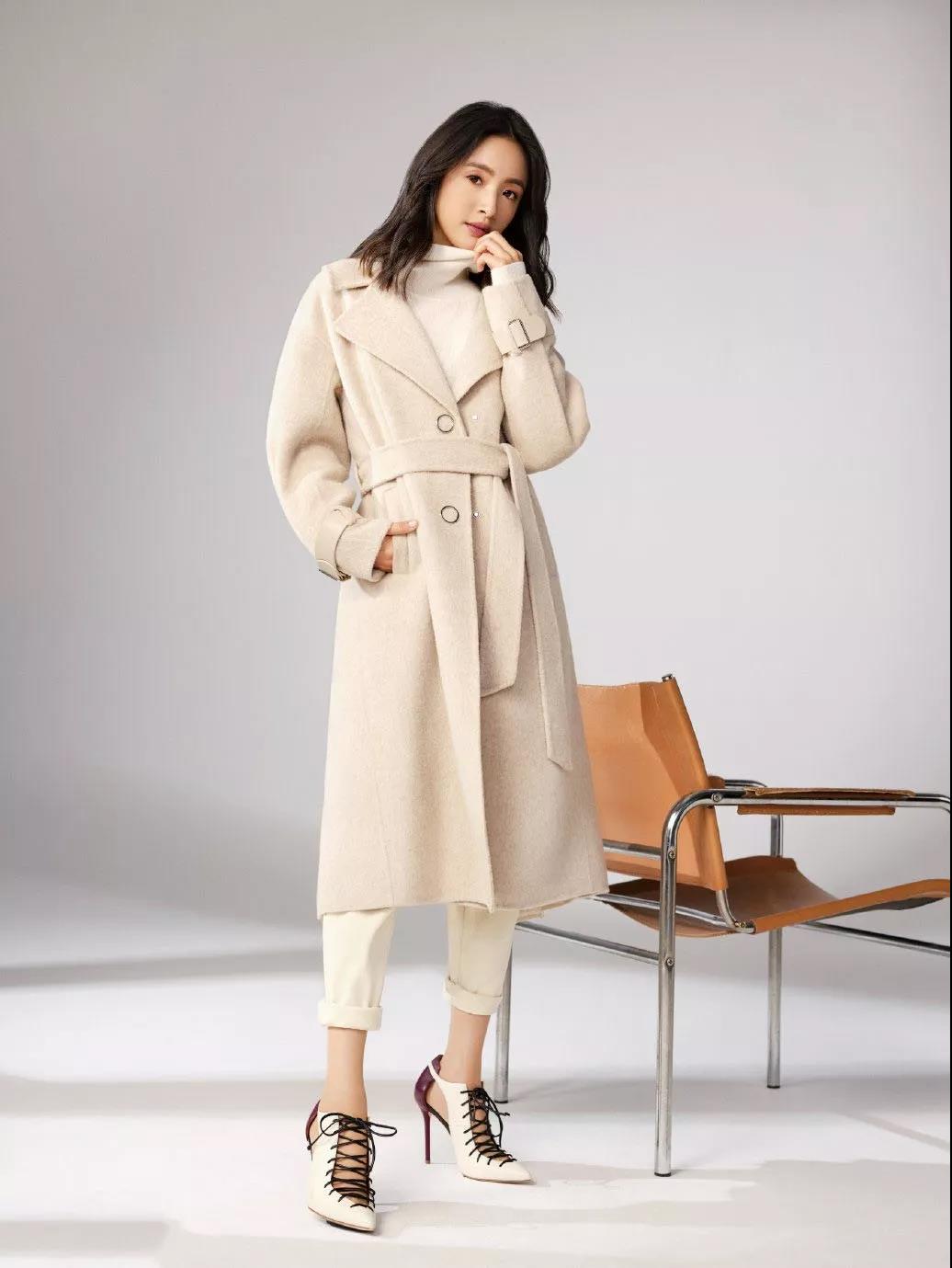 棕驼色大衣高级感穿搭,米驼棕大衣配什么颜色的内搭衬衫