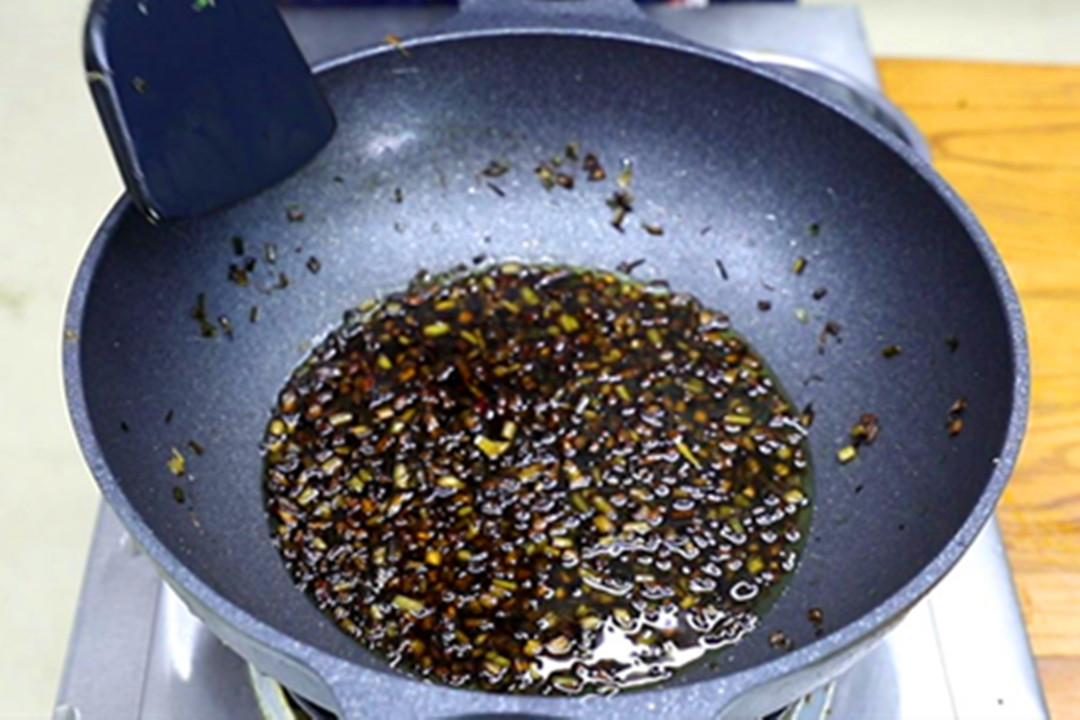 馄饨吃着像饺子?那是馅没调好!牢记“放1味加1油”,馅香汤又鲜