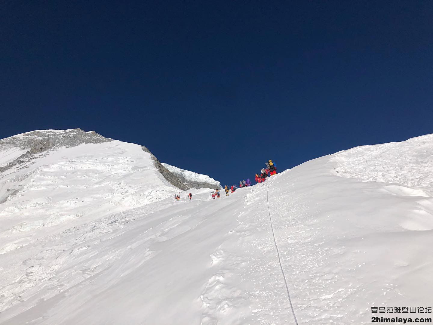 「尼」明玛G和团队登顶2022年春季登山季首座八千米级别山峰