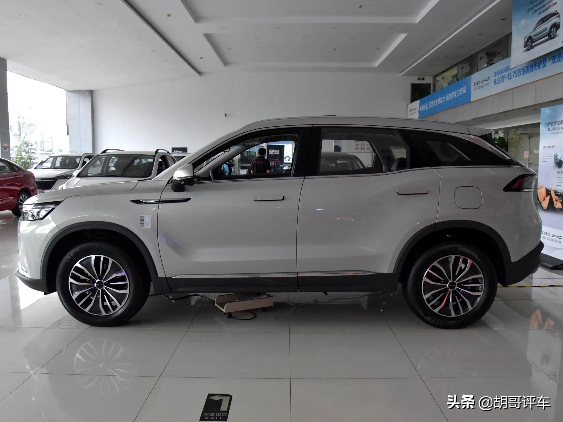 北京x7最新款顶配灰色,北京x7是时尚的舒适经济型suv