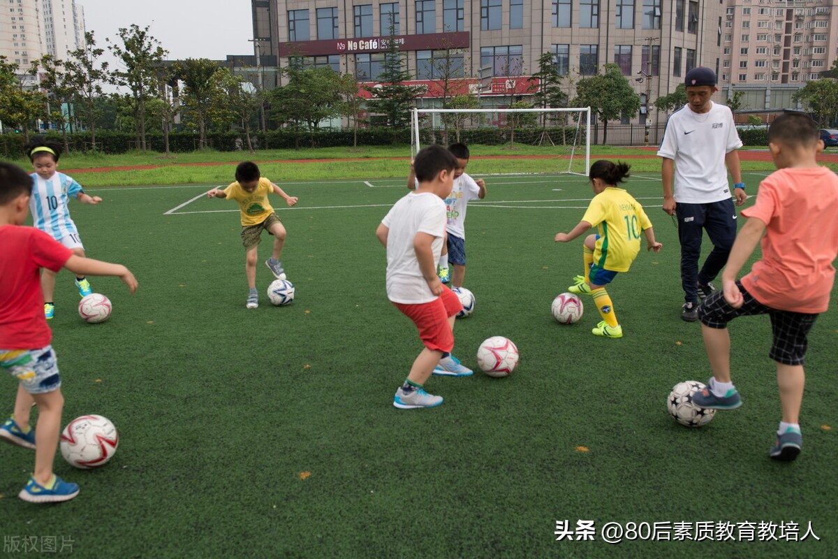 中考足球多大开始学,为了中考体育学轮滑