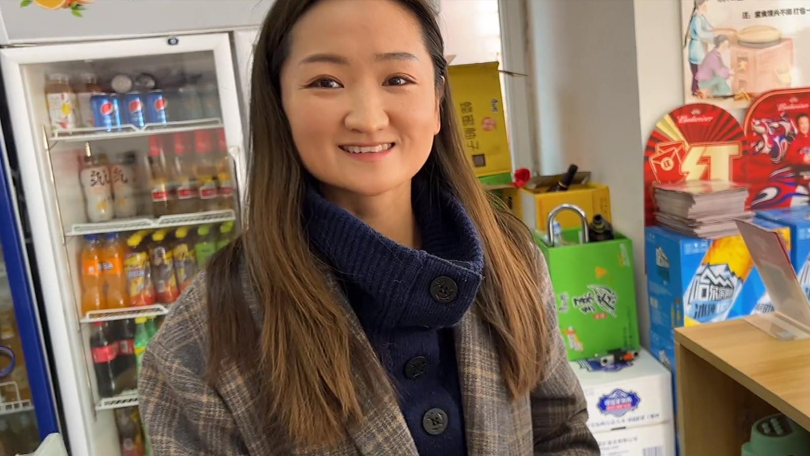 河南大姐大锅菜10块钱一份随便吃,卖便宜大锅菜