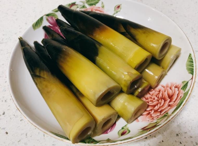 手剥笋别再花钱买了！聪明人都在家做，简单两步搞定