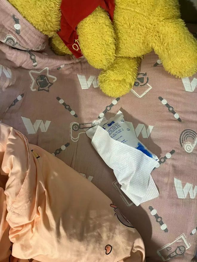 北漂独居“阳”了：晕在厕所、带烧工作、邻居送药