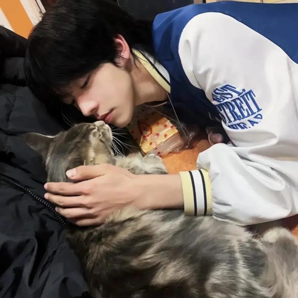 男神头像女生,男头一组优质的男生头像