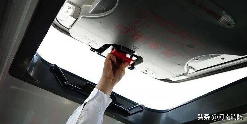 公交车着火正确的逃生方法20字,公交车起火后正确的应急处理