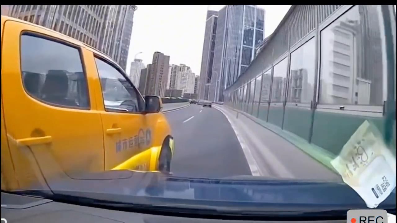 开车出行，各位老司机们遇到路怒症该怎么办？#路上那些事儿