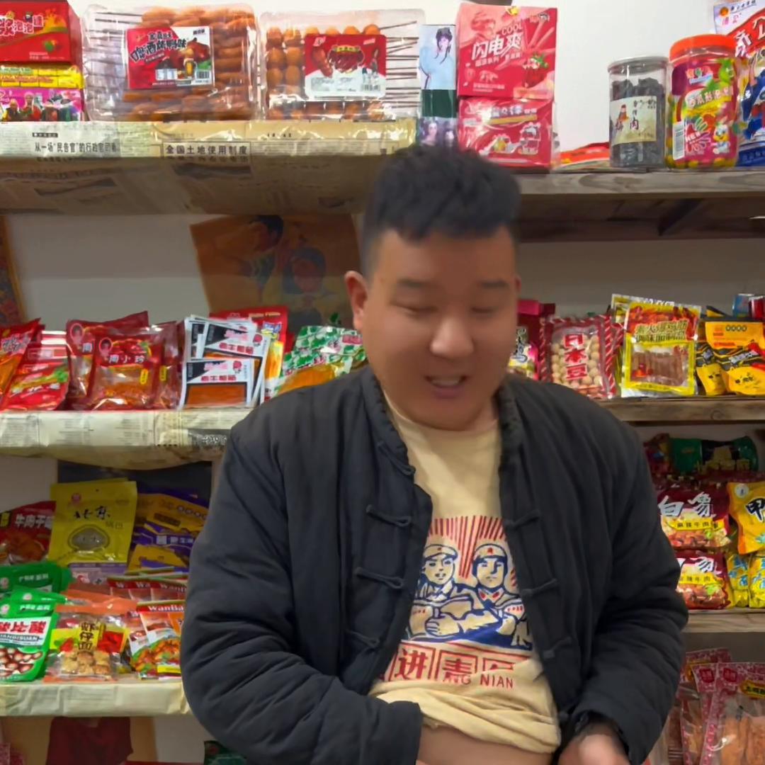 学校门口小卖部卖什么吸引人,还记得校门口的小卖部吗