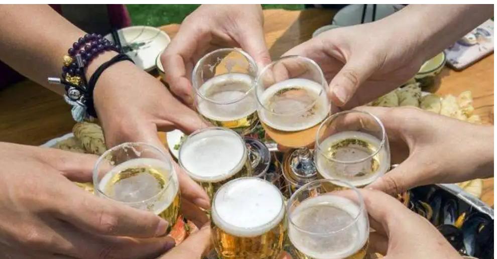 洋酒喝多了第二天难受应该怎么办,喝多了难受有什么偏方治愈吗