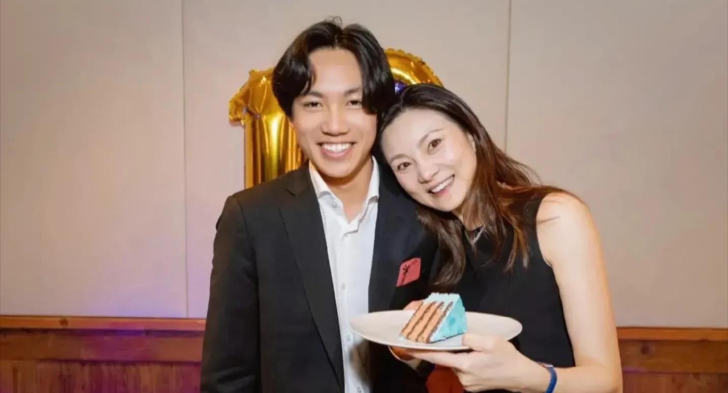 张艺谋毕业典礼,张艺谋参加长子毕业礼