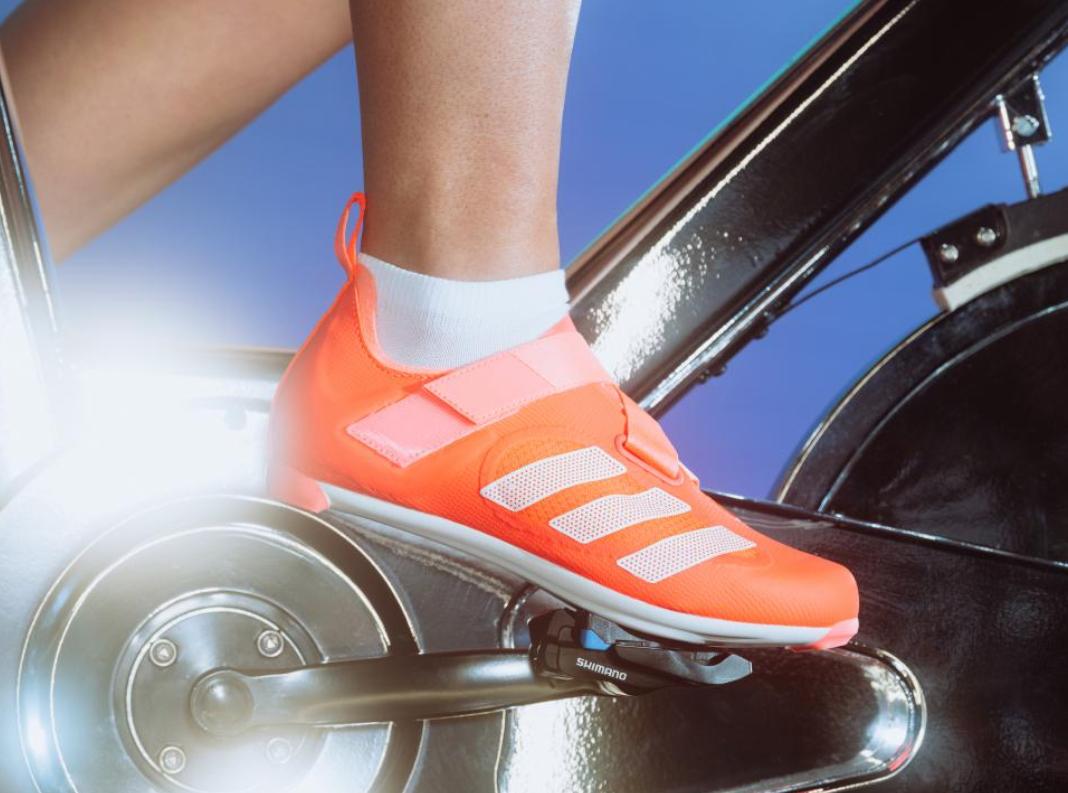 阿迪达斯新款自行车锁鞋,阿迪达斯室内骑行鞋