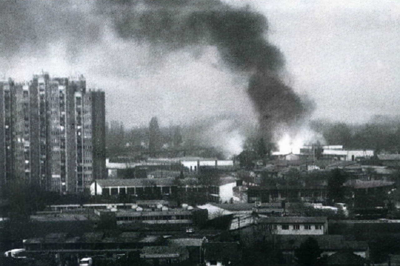 1999年中国大使馆被炸，北约发言人却叫嚣：打击是精准的、合理的