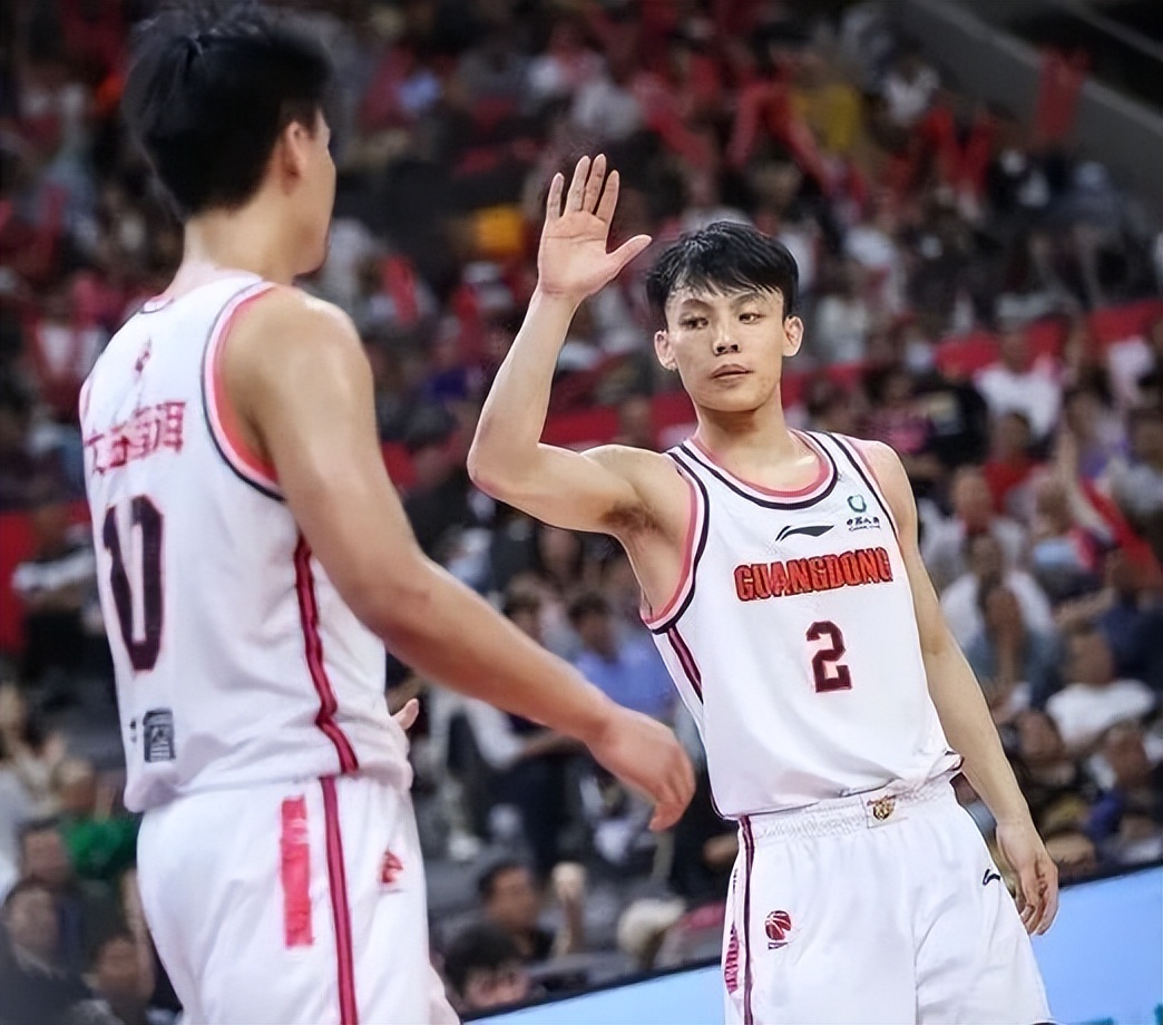 逗妹吐槽：丁丁比利时队长裤袜队副，不怕裤袜再一次“转正”？