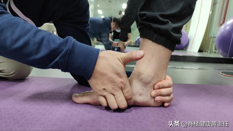 怎样判断自己有没有扁平足,怎么判断自己扁平足严不严重