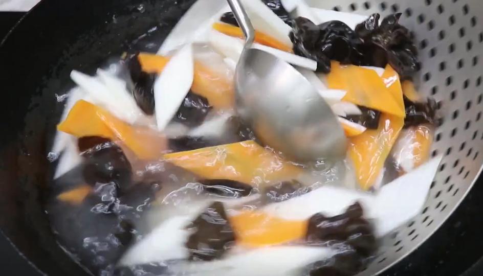 老年人秋季止咳润肺食疗法,老人润肺止咳化痰的食物