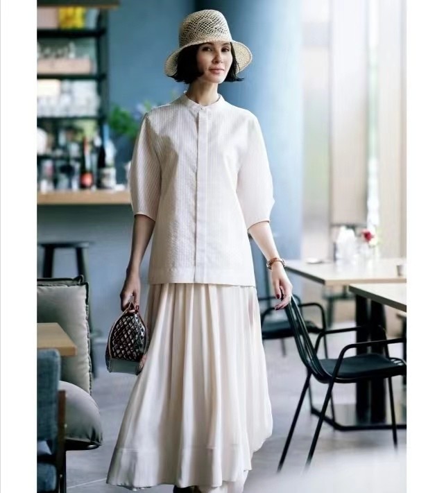 40到50岁的女性适合什么样的发型,适合50岁女人的中长发型