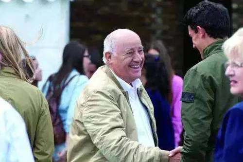 豪横！靠抄作业掌握万千少女钱包，亚马逊和苹果还要向他交房租