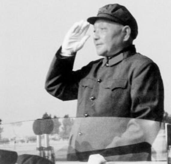 1985年裁军，昆明军区被撤，司令员张铚秀大感意外，政委：怎么办