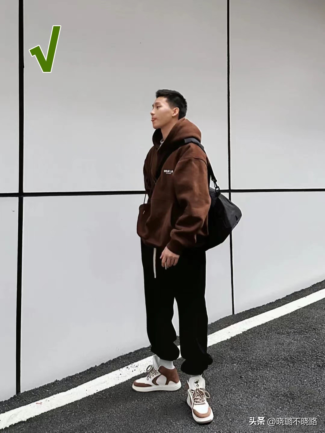 男生今年流行的裤脚穿搭,男生裤脚扎进袜子的穿搭