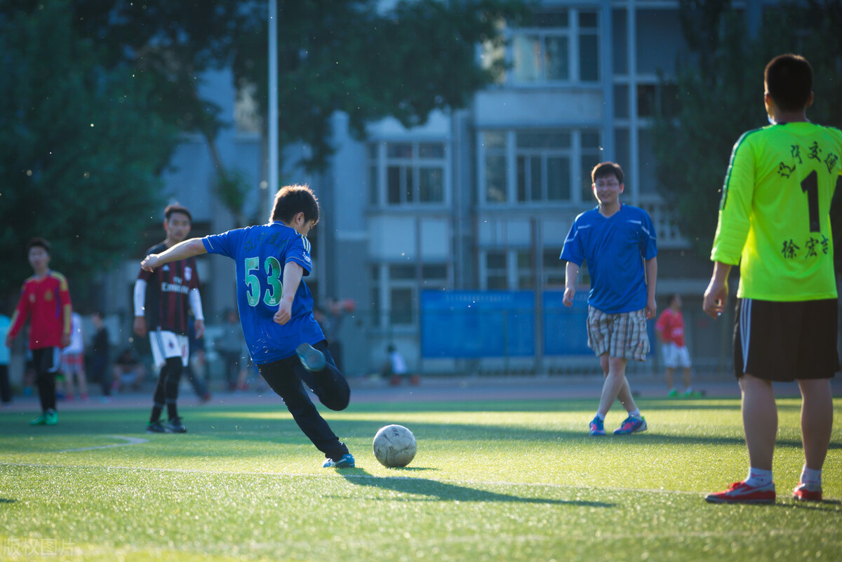 培养孩子踢足球怎样少走弯路,踢足球锻炼孩子什么能力