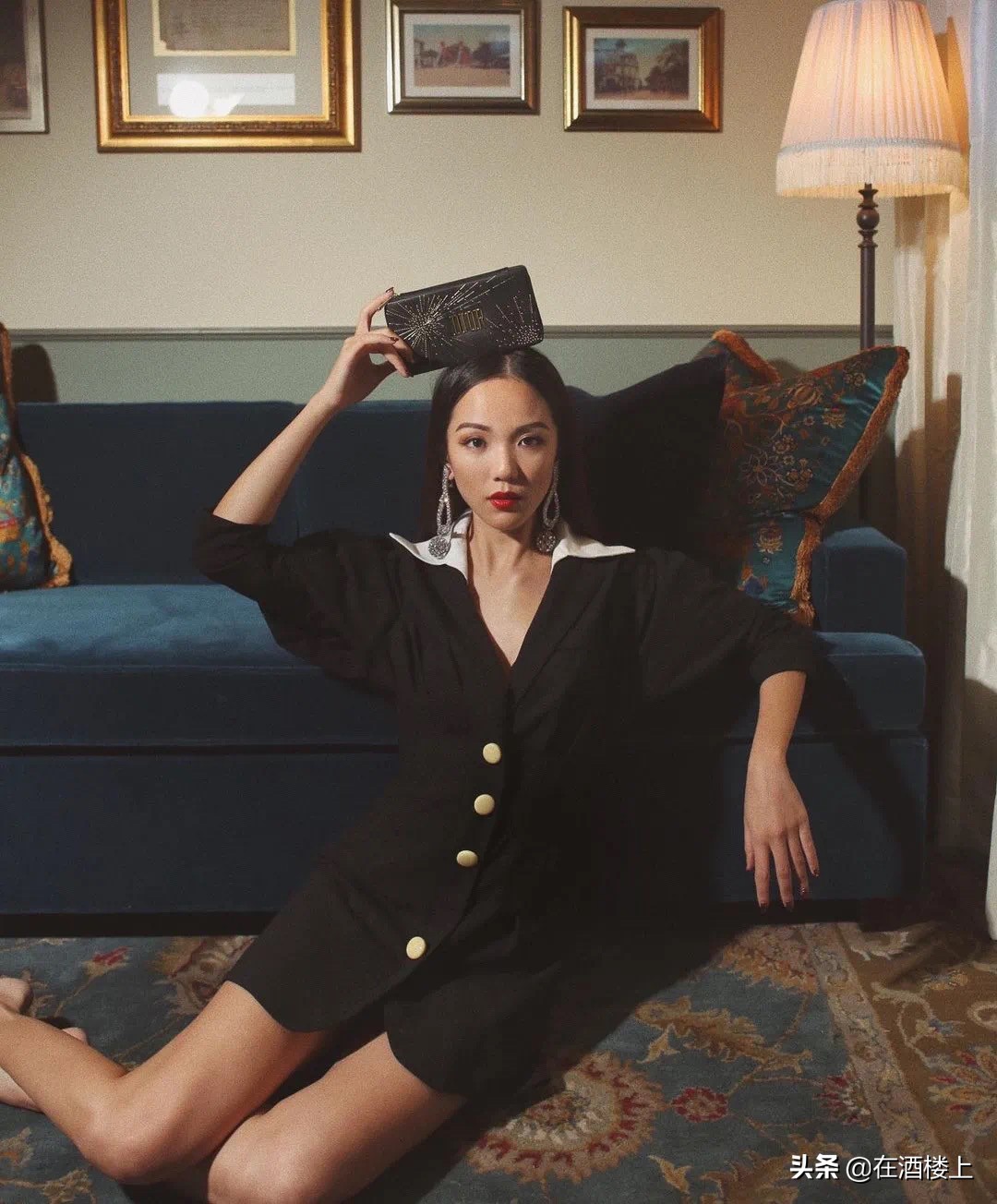 不用穿金戴银装饰自己,不用穿金戴银