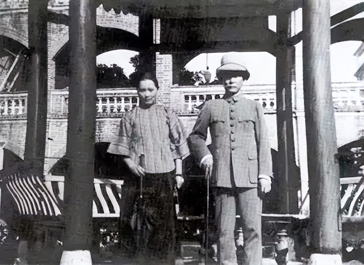 权力与法统——中山先生的“国葬”与“*党**葬”