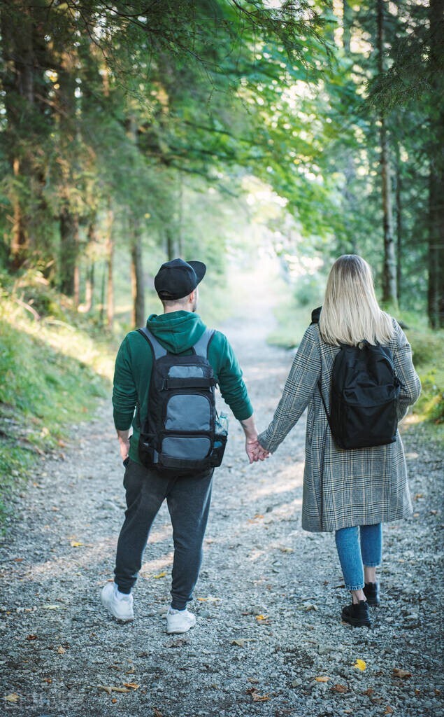 女朋友被我气哭了说要分手,女朋友被别人气到了咋回复