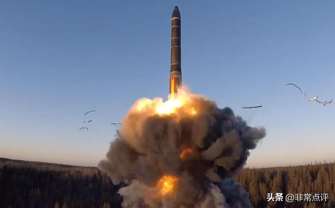 拜登用核武威胁民众,拜登渲染核末日风险视频