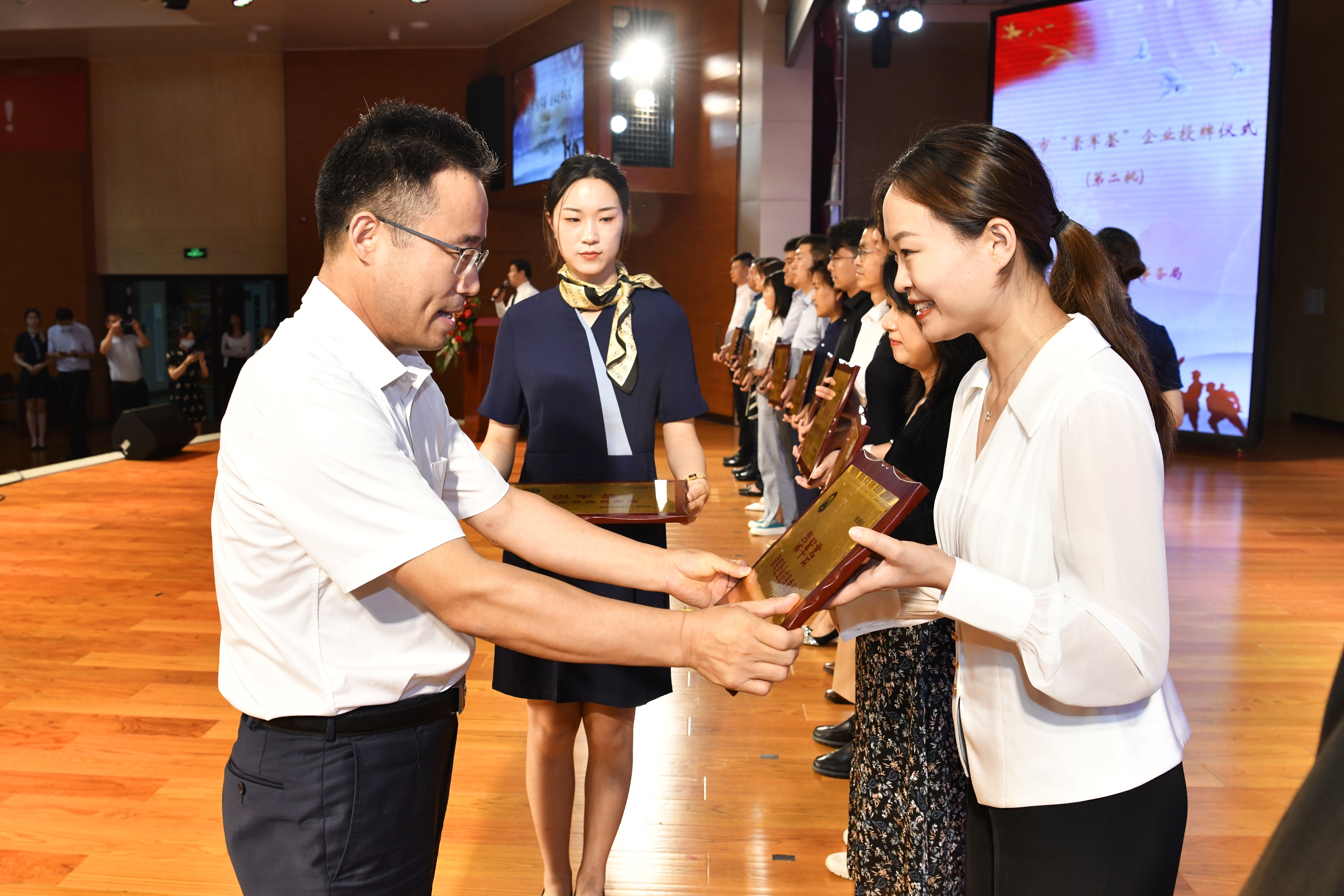 我市着力构建社会化拥军大格局,社会化拥军取得新成效