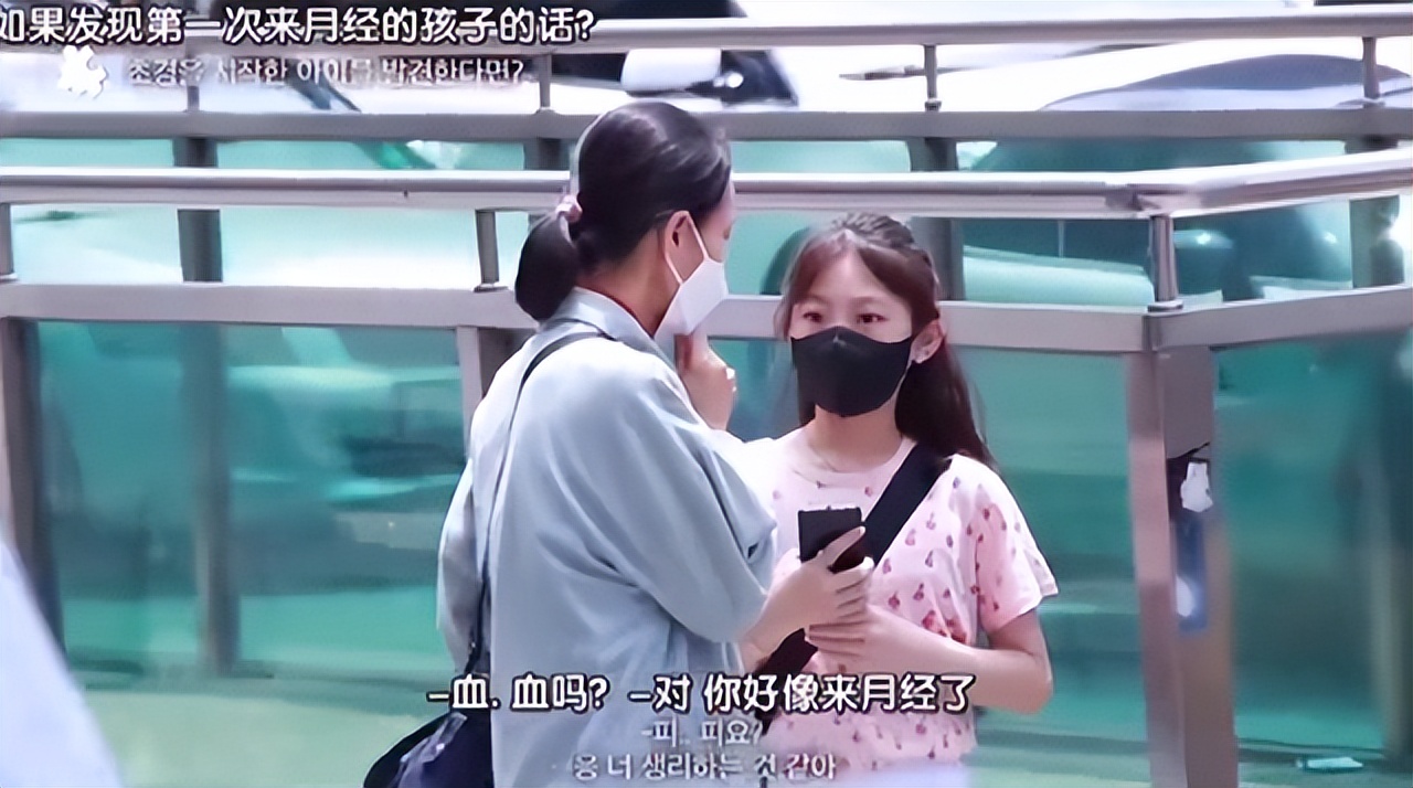 女儿第一次来“例假”，妈妈务必告诉她3件事，你对女儿说了吗？