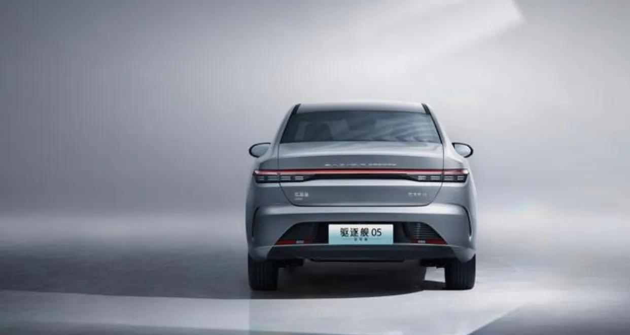 10.18万,丐版比亚迪驱逐舰05冠军版,落地价和养车成本有多高?